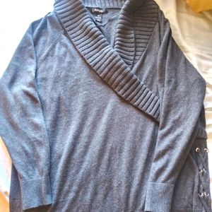 WOMEN'S SWEATER